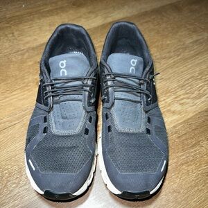 On Cloud Women’s Running Shoes Size 10 Need Insoles